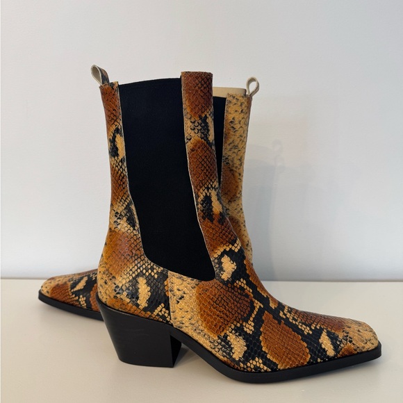 L'INTERVALLE Shoes - Snake-Print Chelsea Ankle Boots - Brown